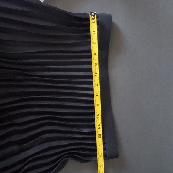 Skirt (Black) - Picture 9 of 9